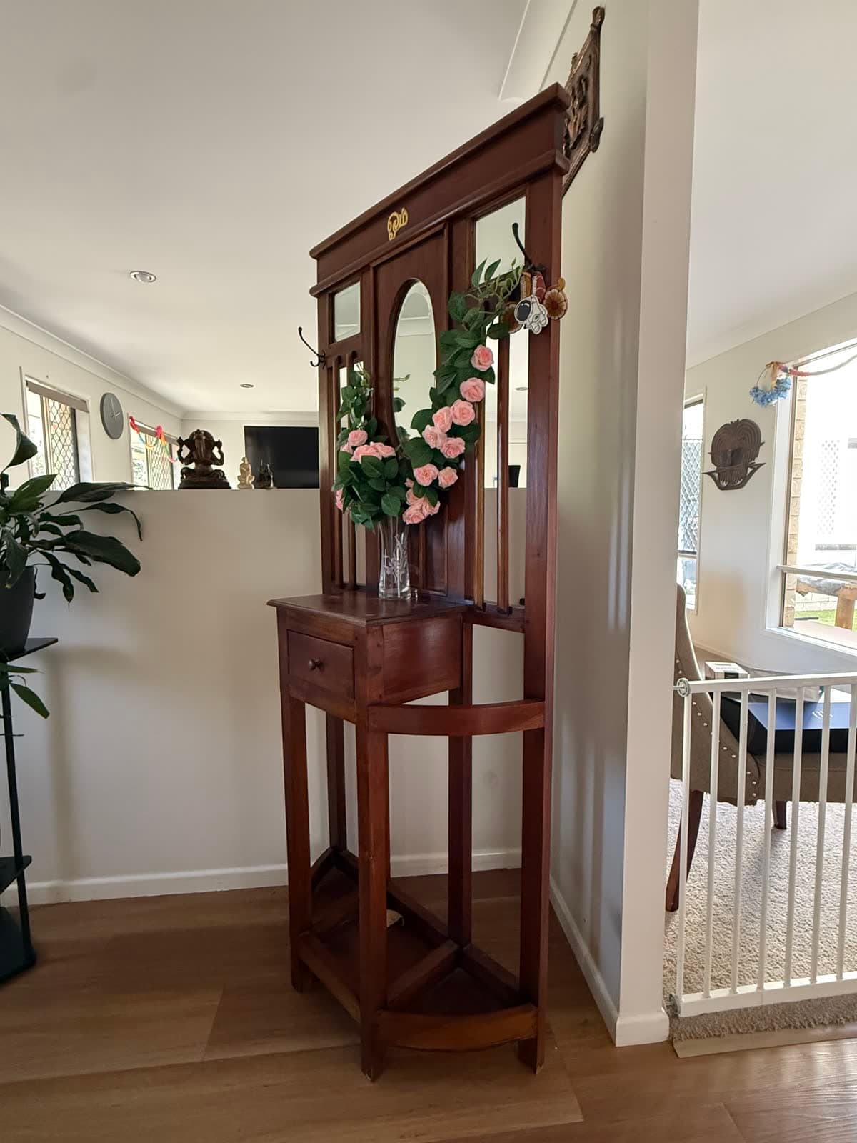 Antique-Style Hall Stand photo 2