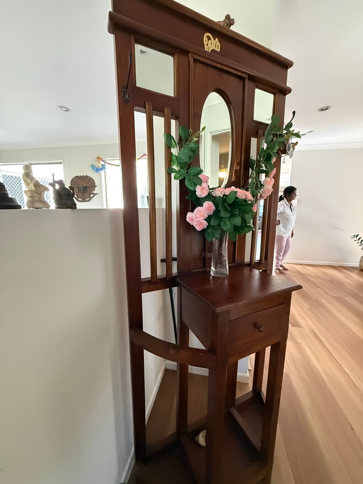 Antique-Style Hall Stand photo 4