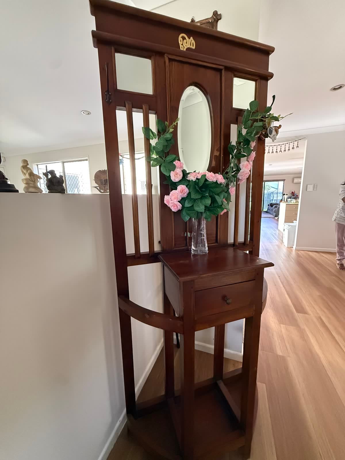 Antique-Style Hall Stand photo 5