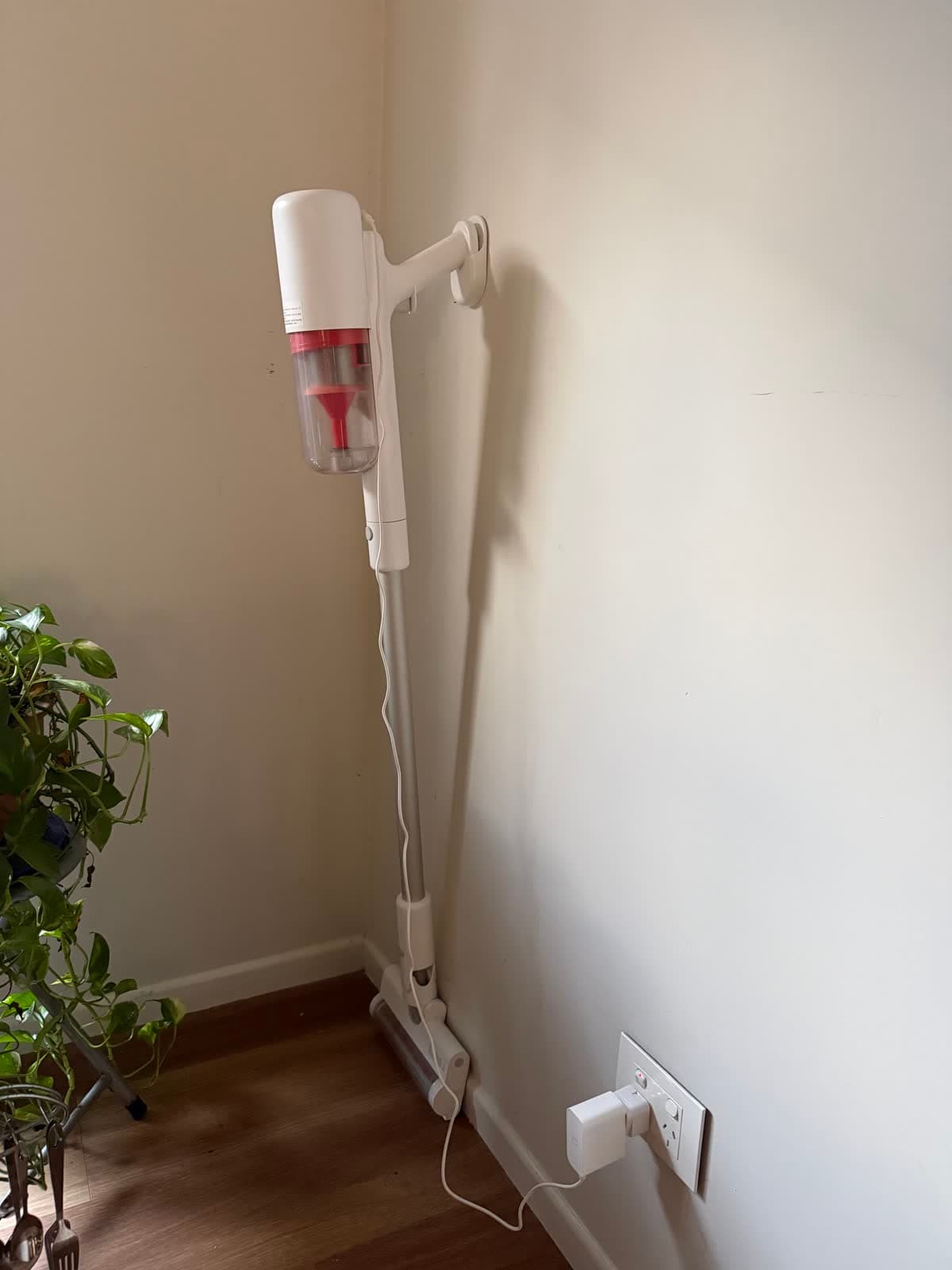 Cordless Stick Vacuum photo 2