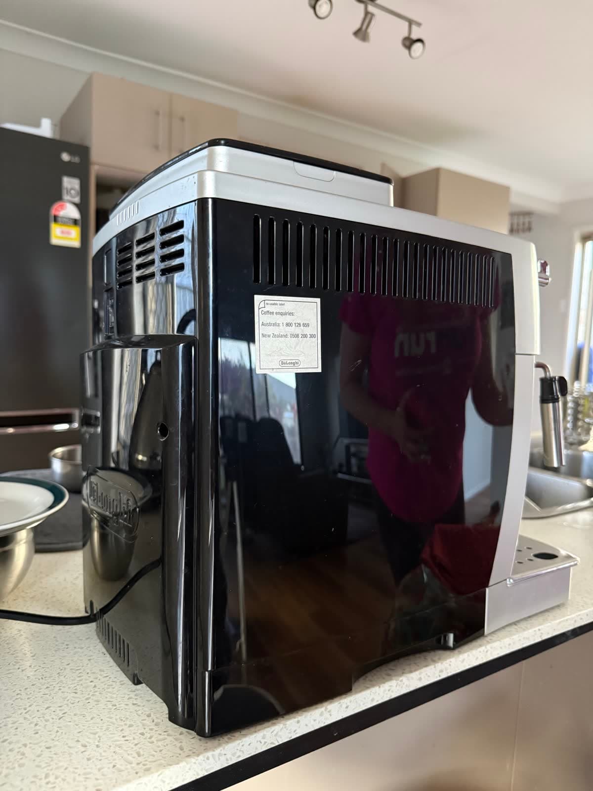 DeLonghi Magnifica Coffee Machine photo 2