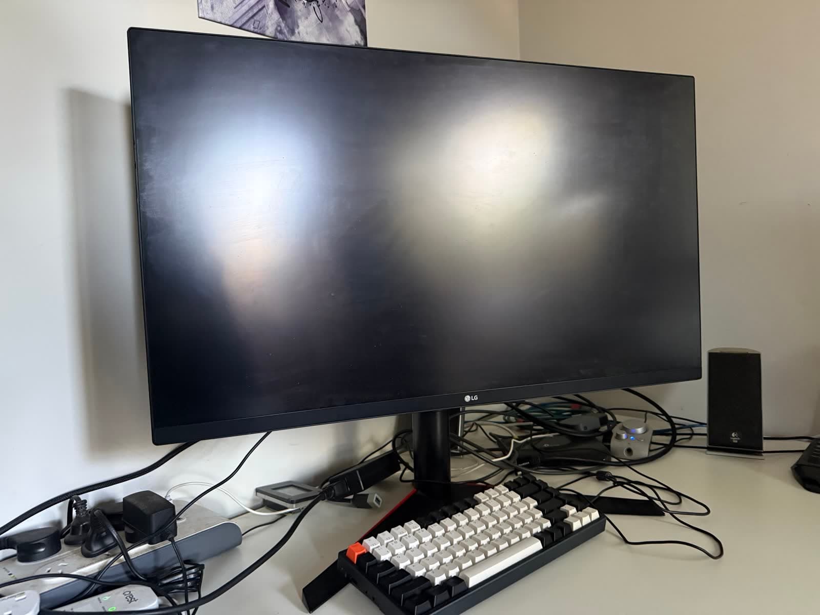 LG Slim-Bezel Monitor
