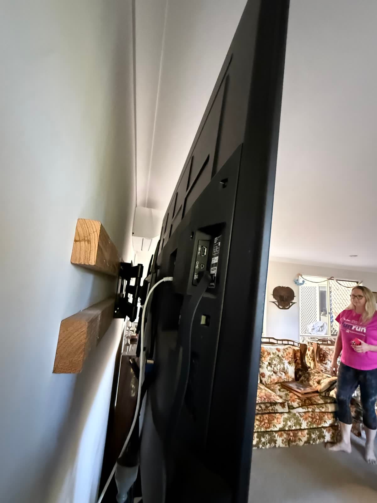 Sony Large-Screen LED TV photo 3